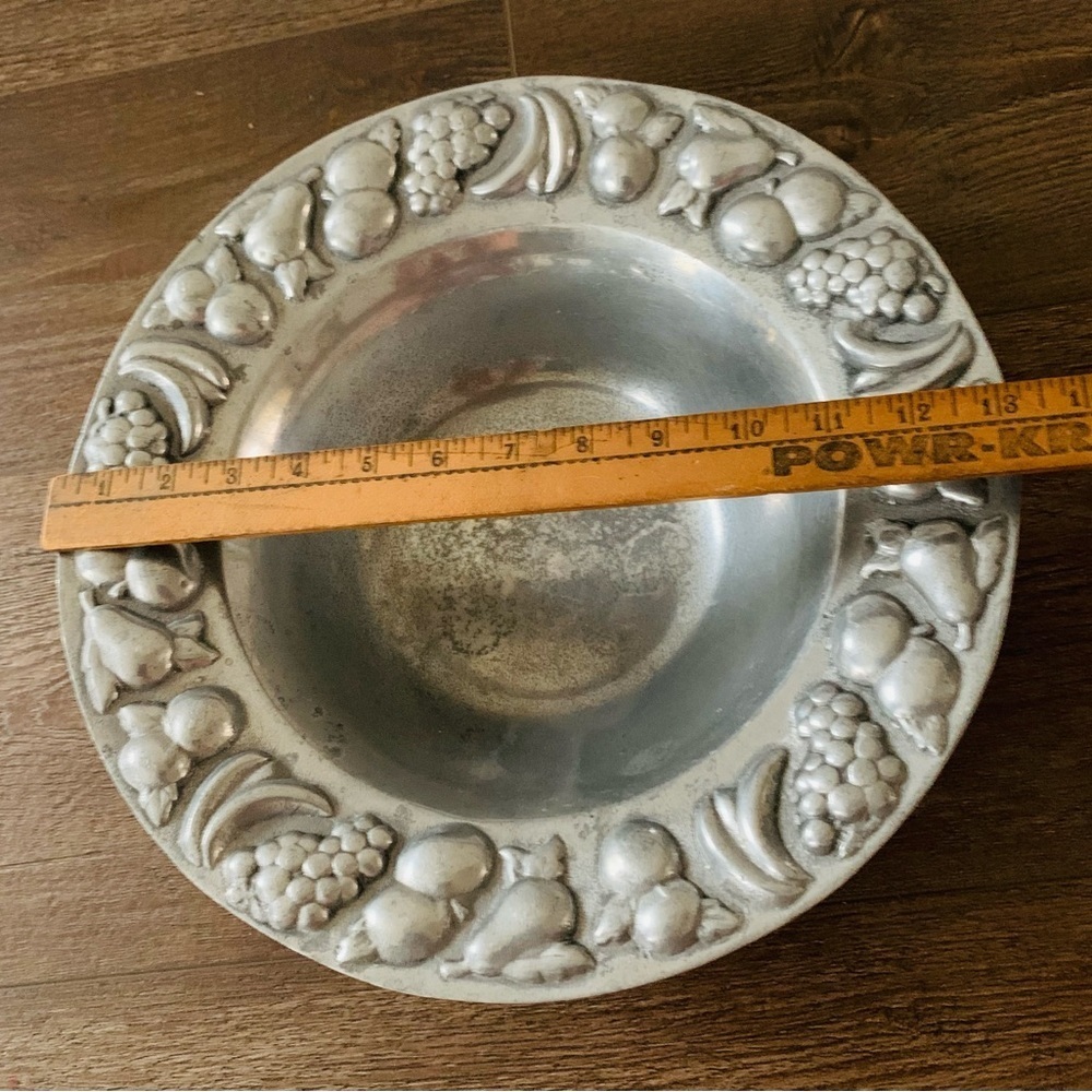 Vintage large aluminum bowl - Picture 2 of 9